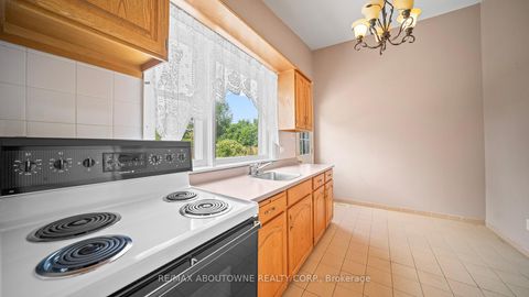 Photo 7 at 517 Pinegrove Road, WO West, Oakville