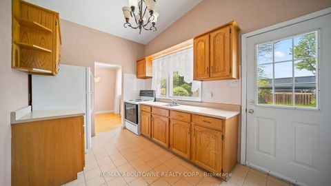 Photo 8 at 517 Pinegrove Road, WO West, Oakville