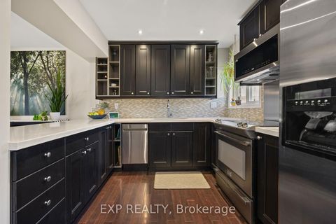 Photo 14 at 28 - 1250 Marlborough Court, CP College Park, Oakville