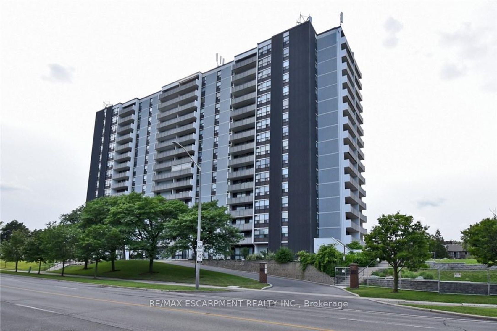 1610 - 2055 UPPER MIDDLE Road, Brant Hills, Burlington 