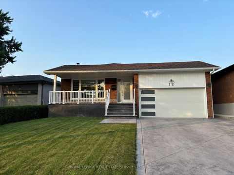 Photo 2 at 12 Warlingham Court, West Deane, Toronto
