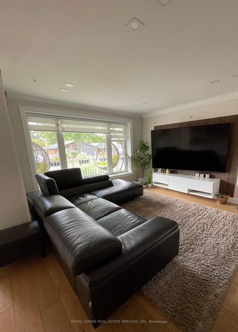 Photo 4 at 12 Warlingham Court, West Deane, Toronto