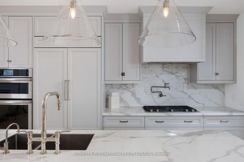 Photo 5 at 12 Hewitt Avenue, Swansea, Toronto
