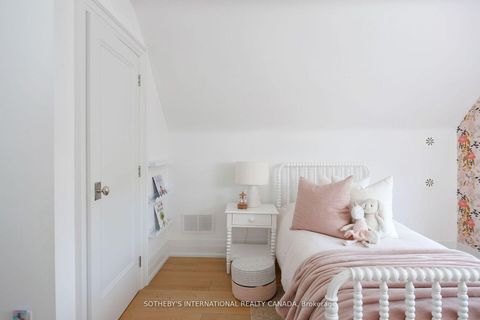Photo 26 at 12 Hewitt Avenue, Swansea, Toronto