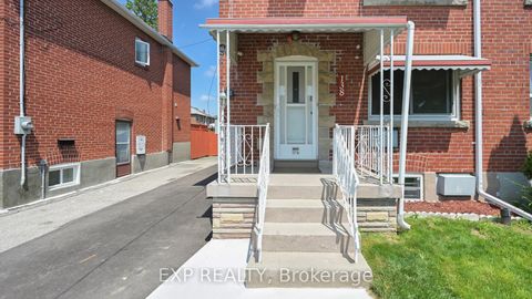Photo 2 at 138 Park Street, Cliffside, Toronto