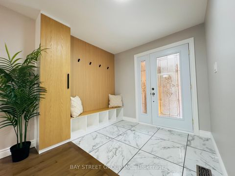Photo 1 at 7 San Marko Place, East Woodbridge, Vaughan