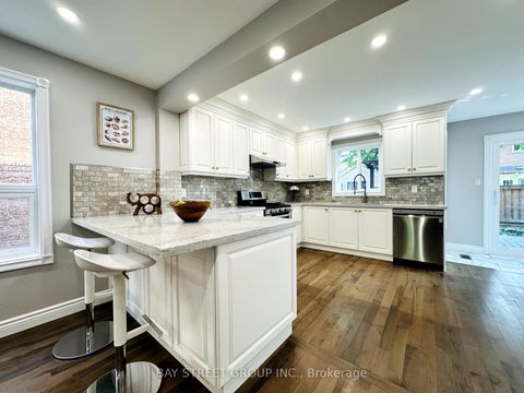 Photo 4 at 7 San Marko Place, East Woodbridge, Vaughan