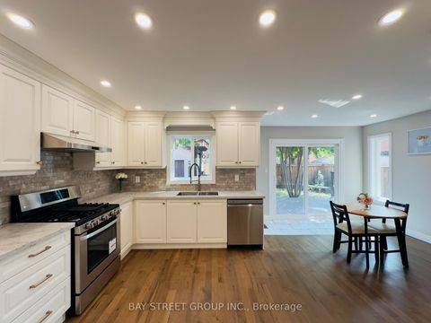 Photo 8 at 7 San Marko Place, East Woodbridge, Vaughan