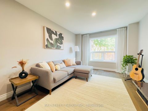 Photo 9 at 7 San Marko Place, East Woodbridge, Vaughan