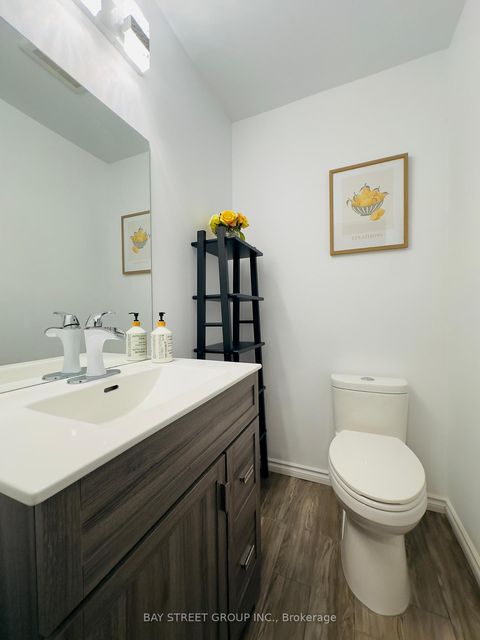 Photo 12 at 7 San Marko Place, East Woodbridge, Vaughan