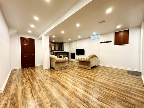 Photo 23 at 7 San Marko Place, East Woodbridge, Vaughan