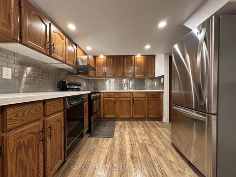 Photo 24 at 7 San Marko Place, East Woodbridge, Vaughan