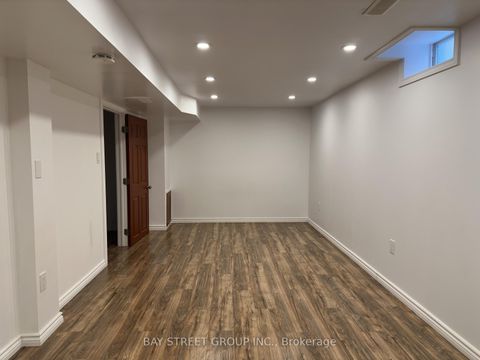 Photo 25 at 7 San Marko Place, East Woodbridge, Vaughan