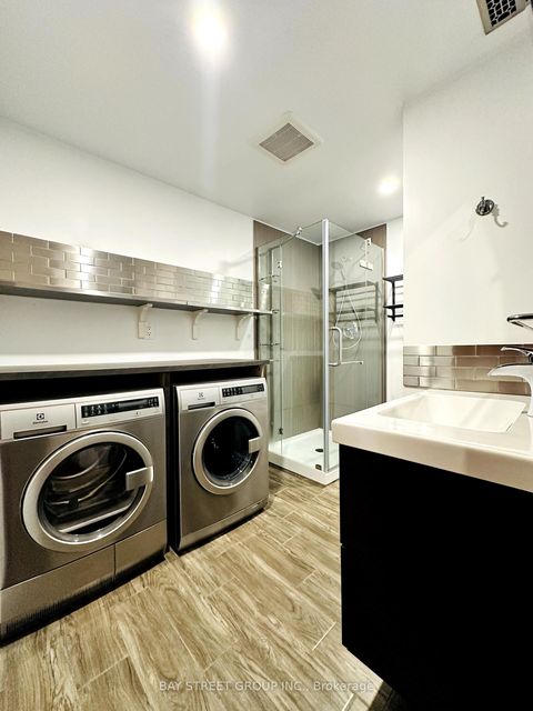 Photo 26 at 7 San Marko Place, East Woodbridge, Vaughan