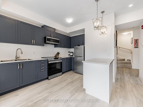 Photo 2 at 9 - 10 marquette Avenue, Lawrence, Toronto