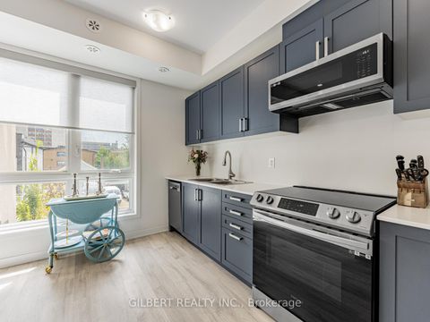 Photo 6 at 9 - 10 marquette Avenue, Lawrence, Toronto