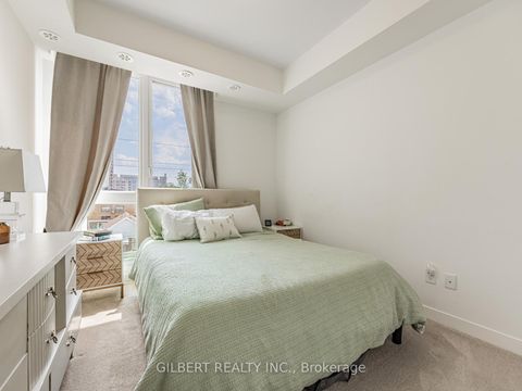 Photo 17 at 9 - 10 marquette Avenue, Lawrence, Toronto