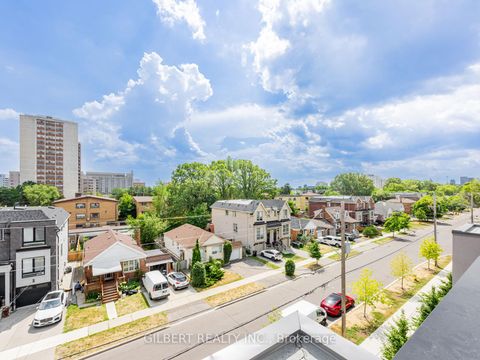 Photo 24 at 9 - 10 marquette Avenue, Lawrence, Toronto