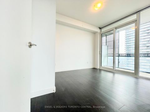 Photo 5 at 3002 - 8 Eglinton Avenue E, Mount Pleasant West, Toronto