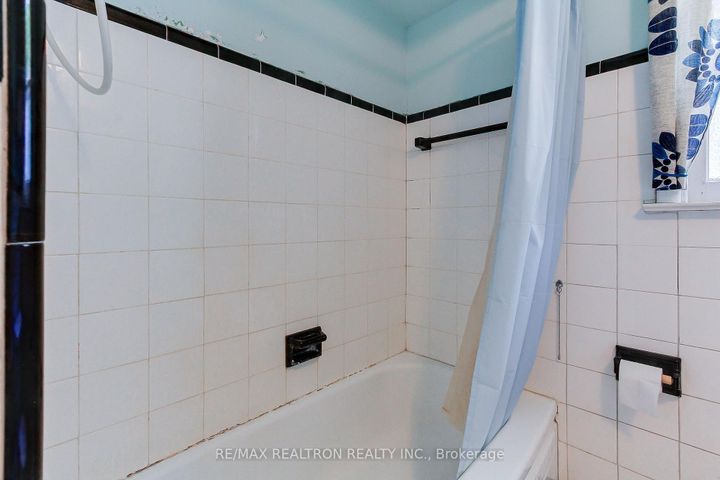 Photo 15 at 49 Monkswood Crescent, Central Newmarket, Newmarket