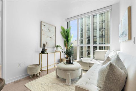 Photo 10 at 1402 - 1 Yorkville Avenue, Annex, Toronto