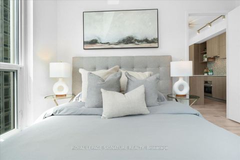 Photo 12 at 1402 - 1 Yorkville Avenue, Annex, Toronto