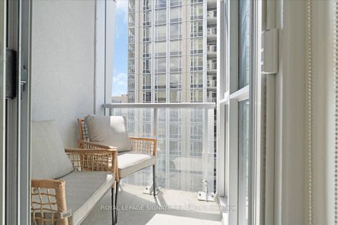 Photo 18 at 1402 - 1 Yorkville Avenue, Annex, Toronto