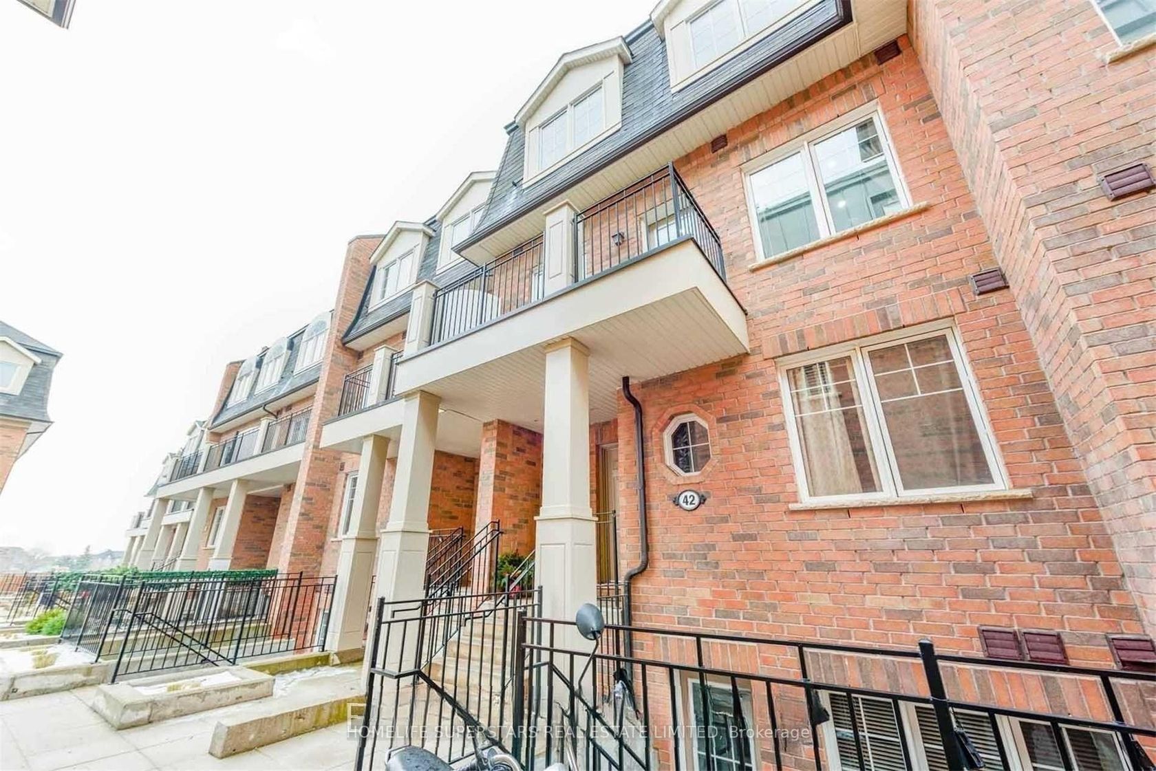 42-02 - 2420 Baronwood Drive, WM Westmount, Oakville 