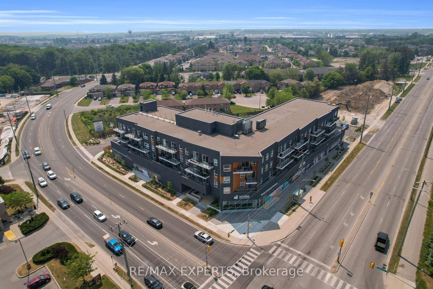 209 - 430 Essa Road, Holly, Barrie photo 1 209 - 430 Essa Road, Holly, Barrie photo 1