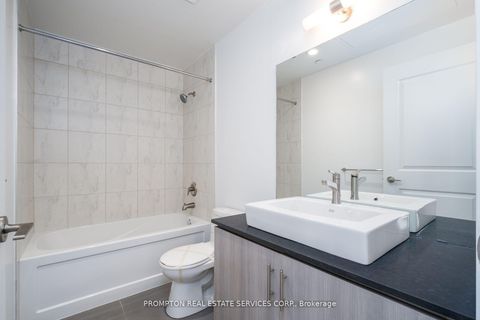 Photo 13 at 807 - 1 The Esplanade, Waterfront Communities C8, Toronto