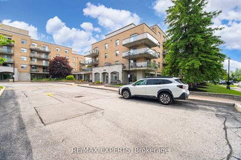 Photo 1 at 216 - 2502 Rutherford Road, Maple, Vaughan