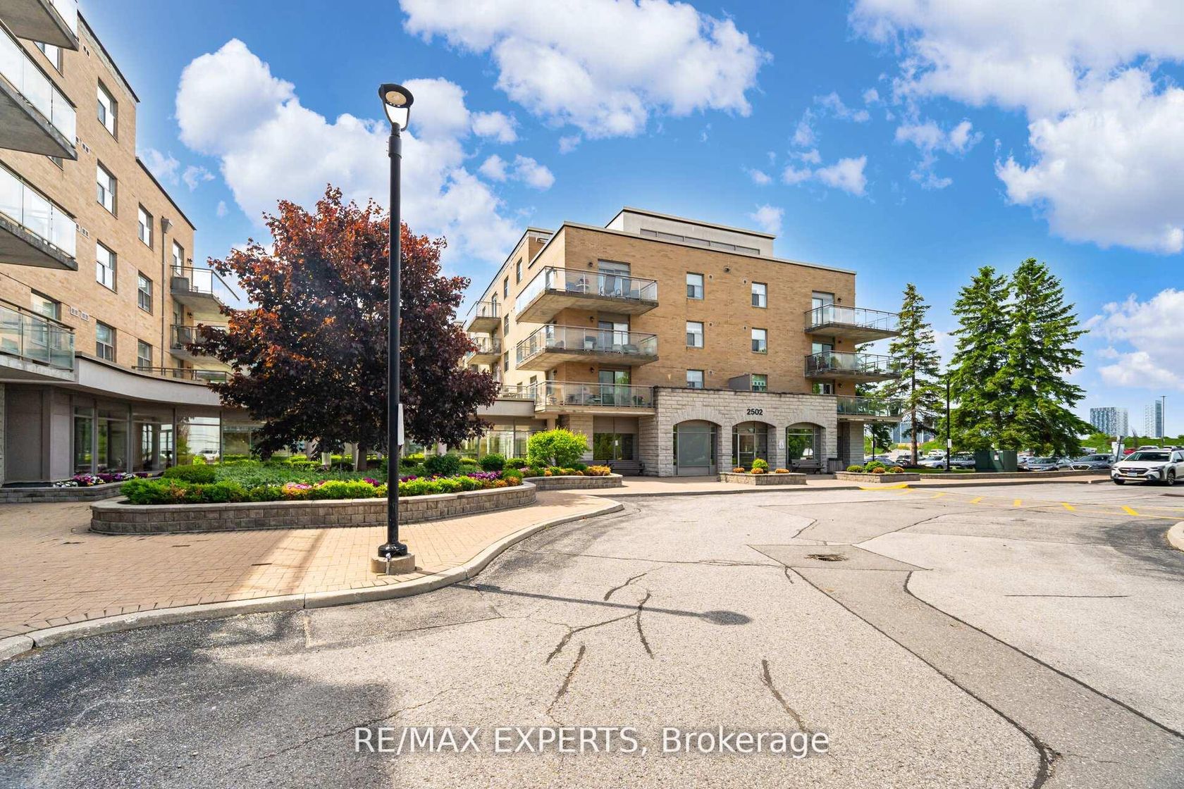 216 - 2502 Rutherford Road, Maple, Vaughan 