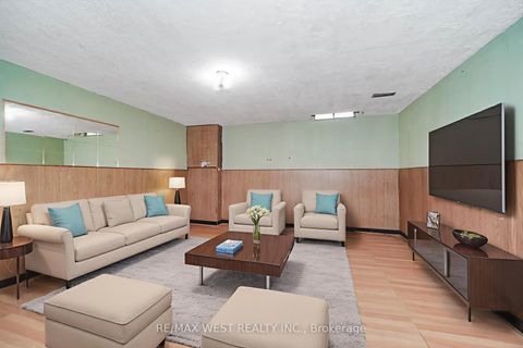 Photo 4 at 18 Stanbridge Court, Malvern, Toronto