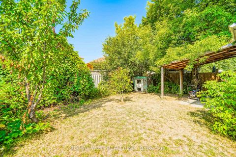 Photo 5 at 18 Stanbridge Court, Malvern, Toronto