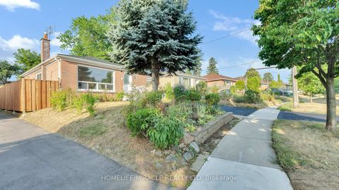 Photo 8 at 8 Hollyhedge Drive, Bendale, Toronto