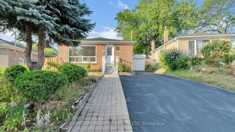 Photo 9 at 8 Hollyhedge Drive, Bendale, Toronto