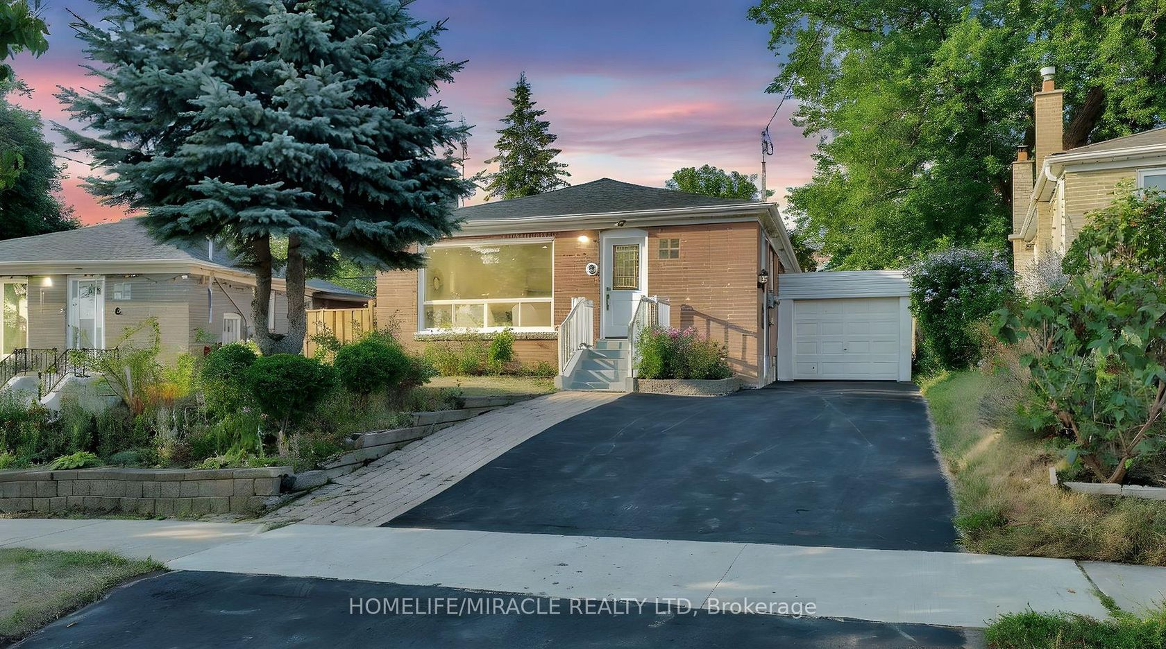 8 Hollyhedge Drive, Bendale, Toronto 
