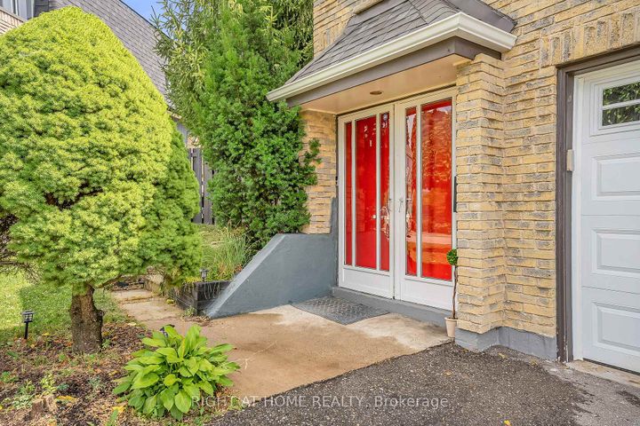 Photo 1 at 6824 Avila Road, Meadowvale, Mississauga