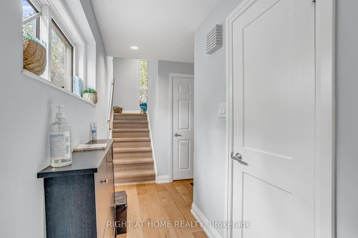 Photo 5 at 6824 Avila Road, Meadowvale, Mississauga
