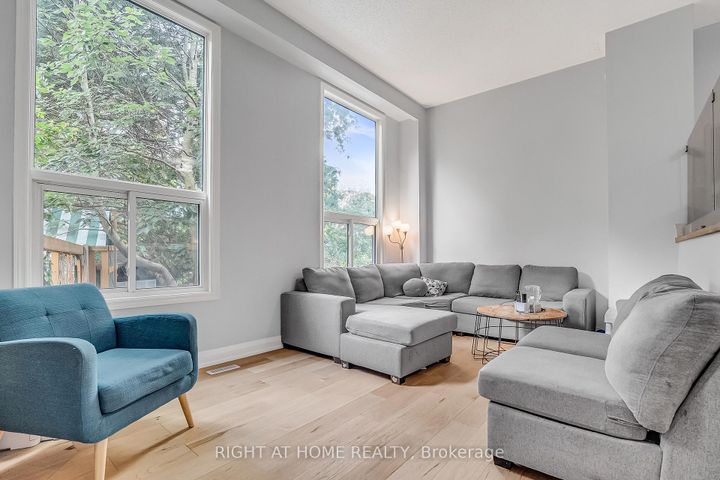 Photo 6 at 6824 Avila Road, Meadowvale, Mississauga