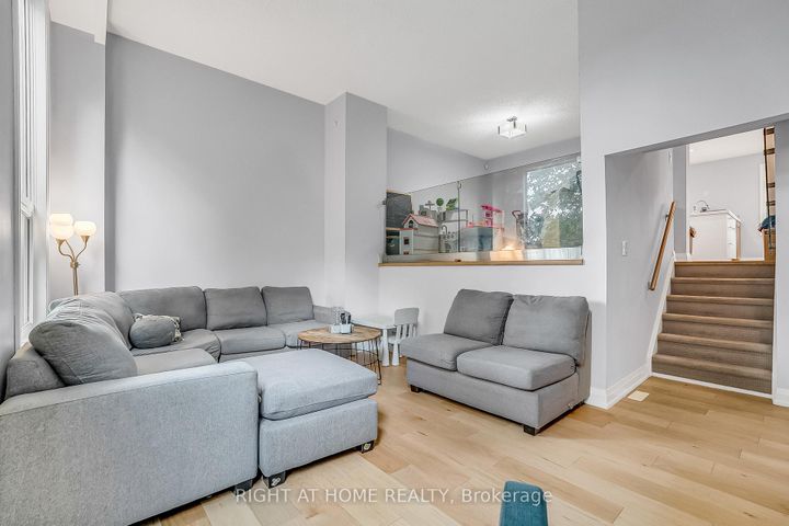 Photo 7 at 6824 Avila Road, Meadowvale, Mississauga