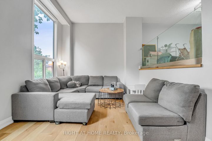 Photo 9 at 6824 Avila Road, Meadowvale, Mississauga