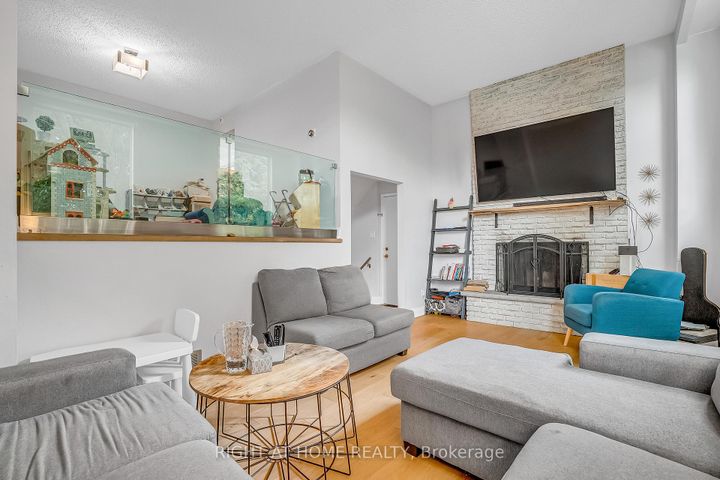Photo 11 at 6824 Avila Road, Meadowvale, Mississauga