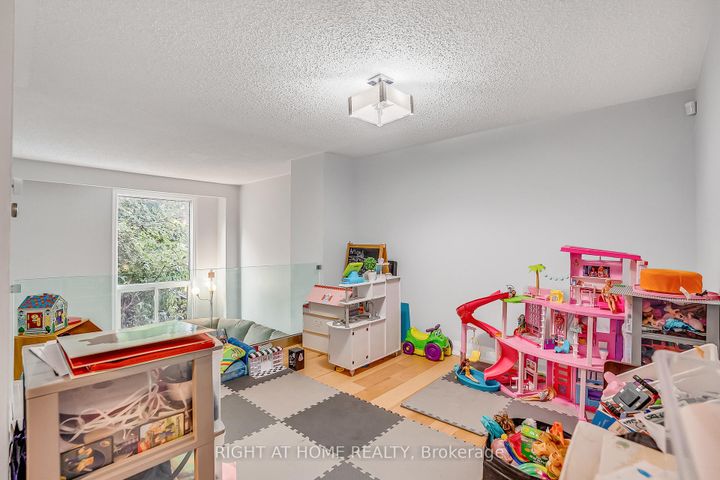 Photo 13 at 6824 Avila Road, Meadowvale, Mississauga