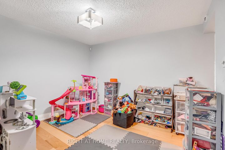 Photo 14 at 6824 Avila Road, Meadowvale, Mississauga