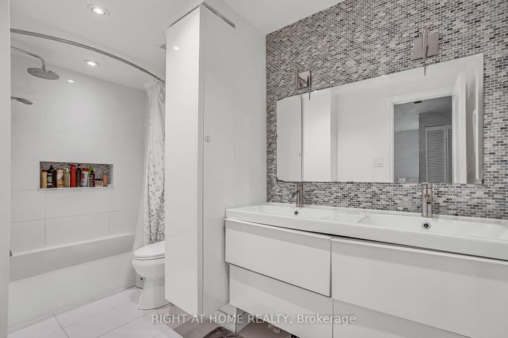 Photo 37 at 6824 Avila Road, Meadowvale, Mississauga