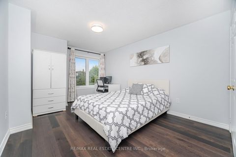 Photo 28 at 35 - 2295 Rochester Circle, BC Bronte Creek, Oakville