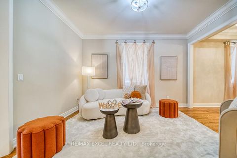 Photo 2 at 166 Townsgate Drive, Yorkhill, Vaughan