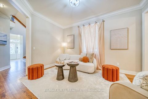 Photo 5 at 166 Townsgate Drive, Yorkhill, Vaughan