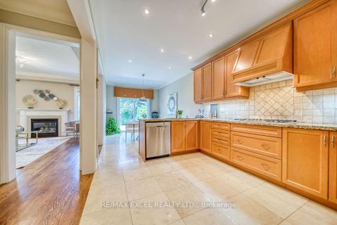 Photo 12 at 166 Townsgate Drive, Yorkhill, Vaughan